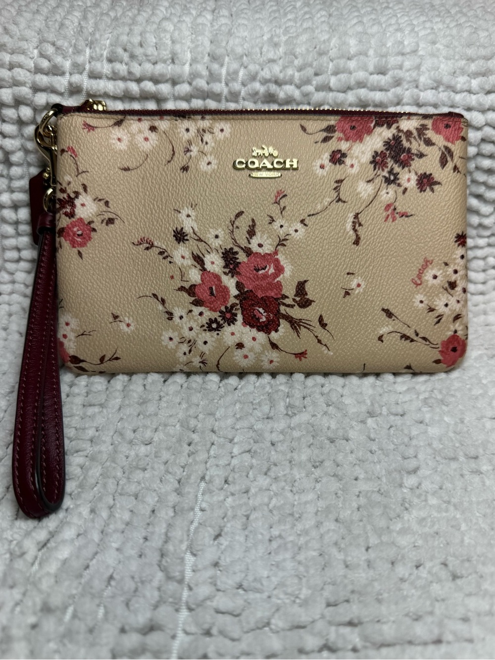 Coach Floral Print Corner Zip Wristlet Beige Burgundy Wallet Pouch NWOT